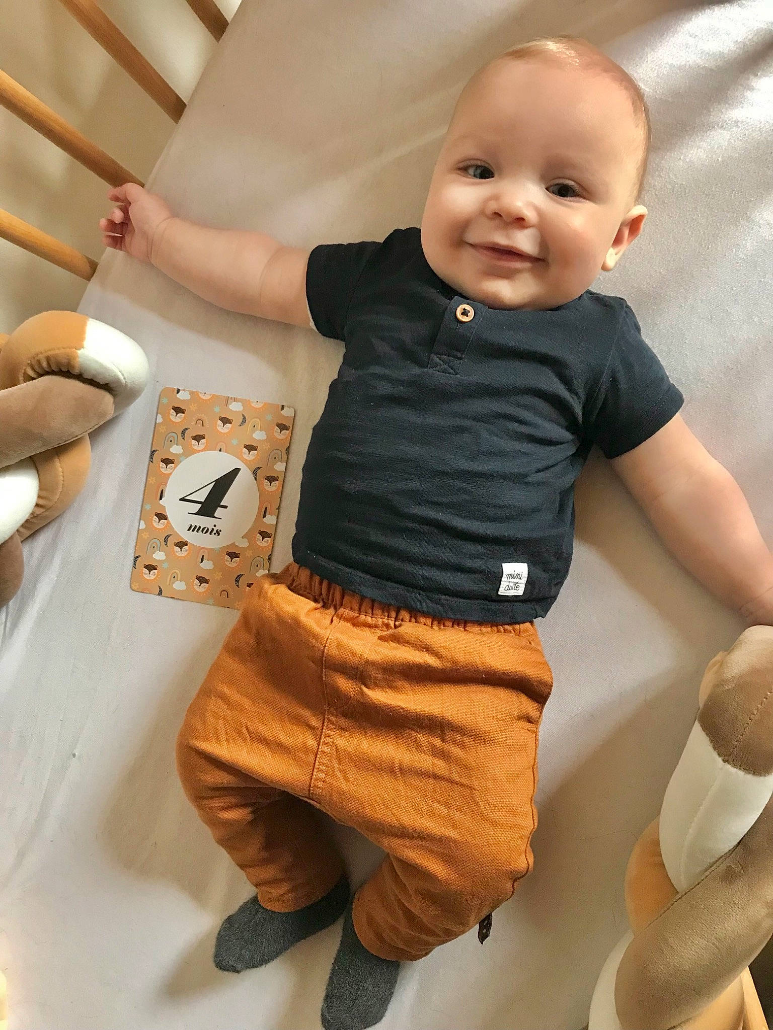 Ismaël-laurindo participe au concours pour gagner de l'argent avec cette photo : arm, baby, baby_toddler_clothing, cheek, collar, comfort, cool, face, finger, head, human_body, joint, joy, leg, person, shoulder, skin, sleeve, smile, t_shirt
