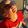Jules a rejoint le concours — aidez-le/la à gagner de superbes lots ! child, boy, sunglasses, red_shirt, smile, happy, sunlight, outdoor, portrait, casual, chair, short_hair, close_up, daylight, fun, casual_clothing, playful, young, joyful, sitting