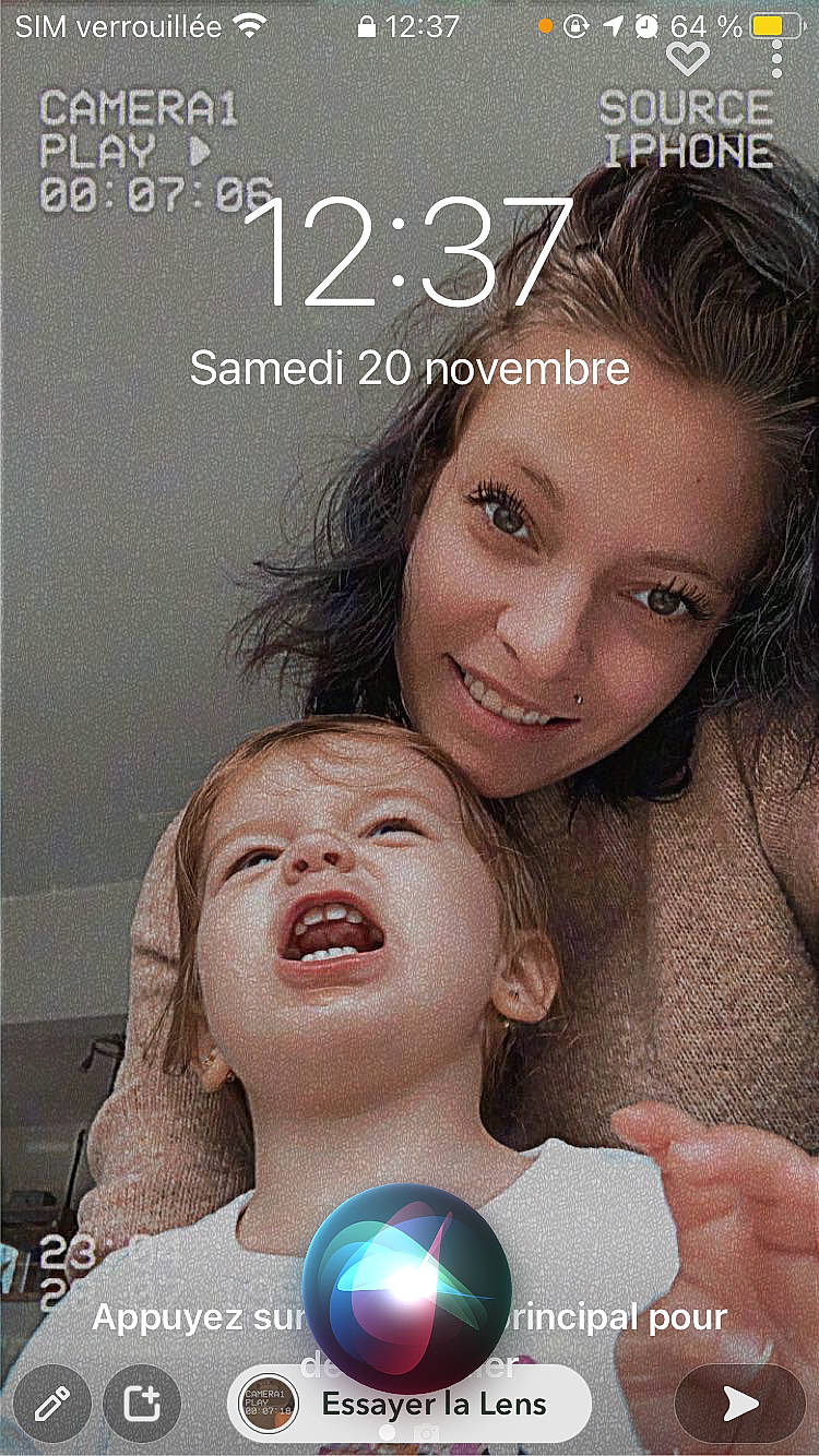 Maëly a rejoint le concours — aidez-le/la à gagner de superbes lots ! ball, beauty, book_cover, child, eye, eyelash, facial_expression, flash_photography, font, fun, gesture, happy, joy, movie, organ, people, person, photo_caption, photograph, publication