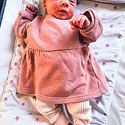 Neyla participe au concours pour gagner de l'argent avec cette photo : baby, blanket, child, comfort, cozy, cute, fabric, foot, indoors, infant, lying_down, newborn, person, pink_clothing, portrait, relaxing, sleeping_bed, small_hands, soft_texture, stars