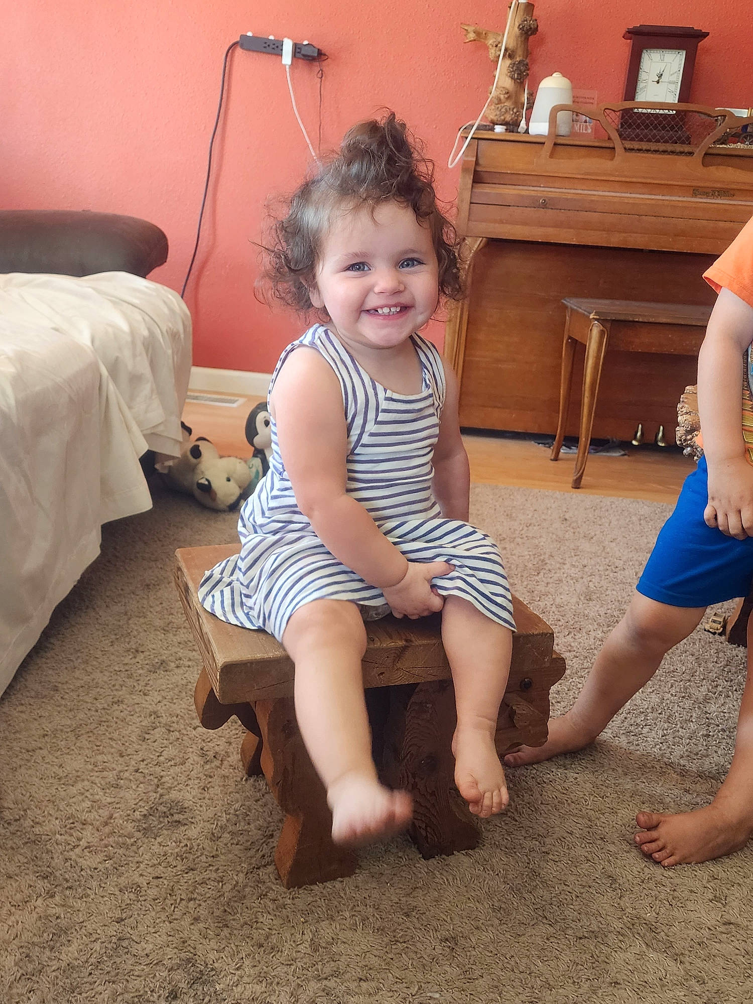 Harlee is registered to the contest to win money with this photo: barefoot, child, floor, flooring, foot, fun, happy, human_body, human_leg, joy, leg, leisure, person, picture_frame, shorts, shoulder, sitting, skin, smile, thigh