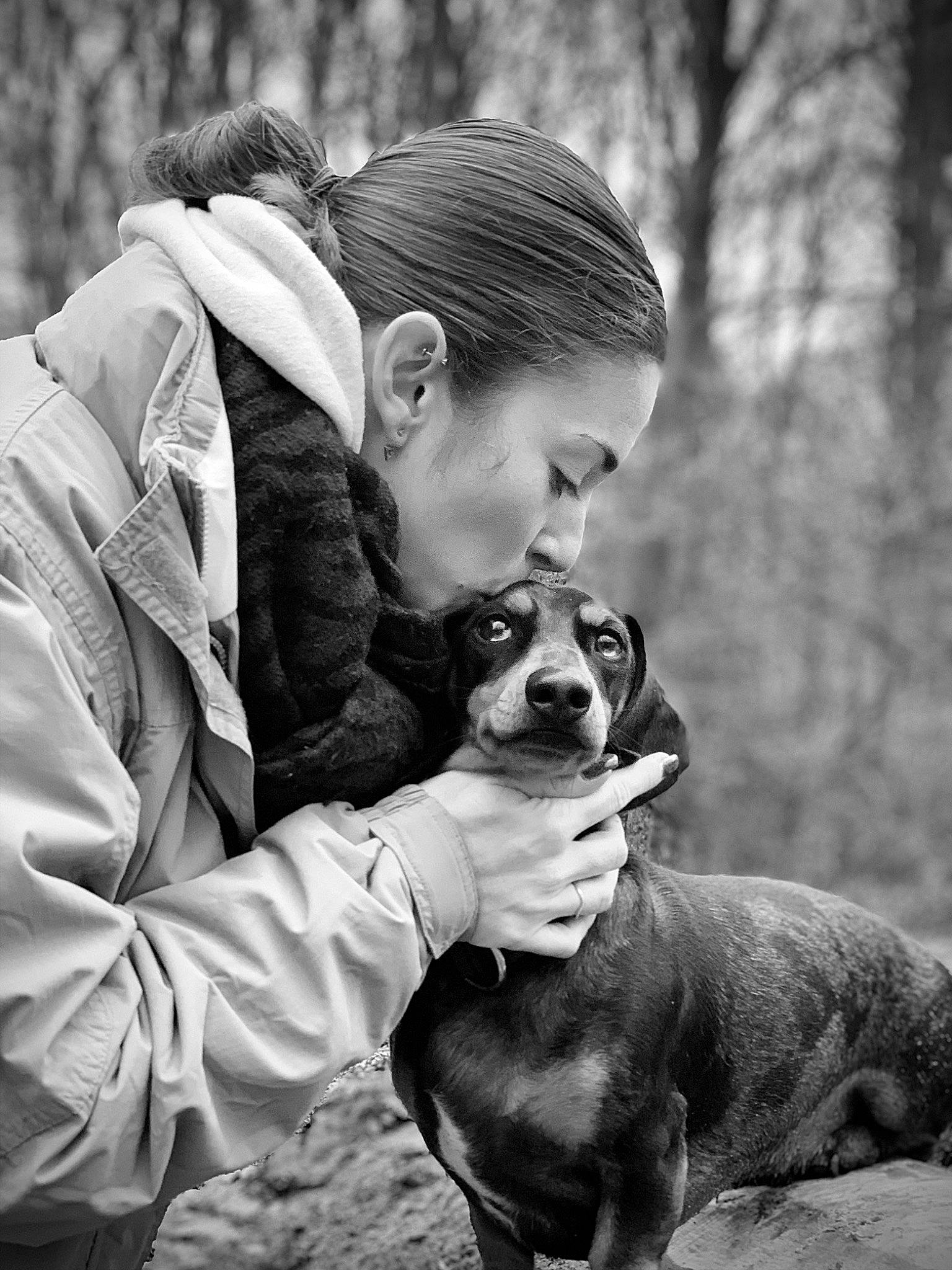 One participe au concours pour gagner de l'argent avec cette photo : black_and_white, canidae, carnivore, companion_dog, dog, dog_breed, photograph, photography, puppy_love, style