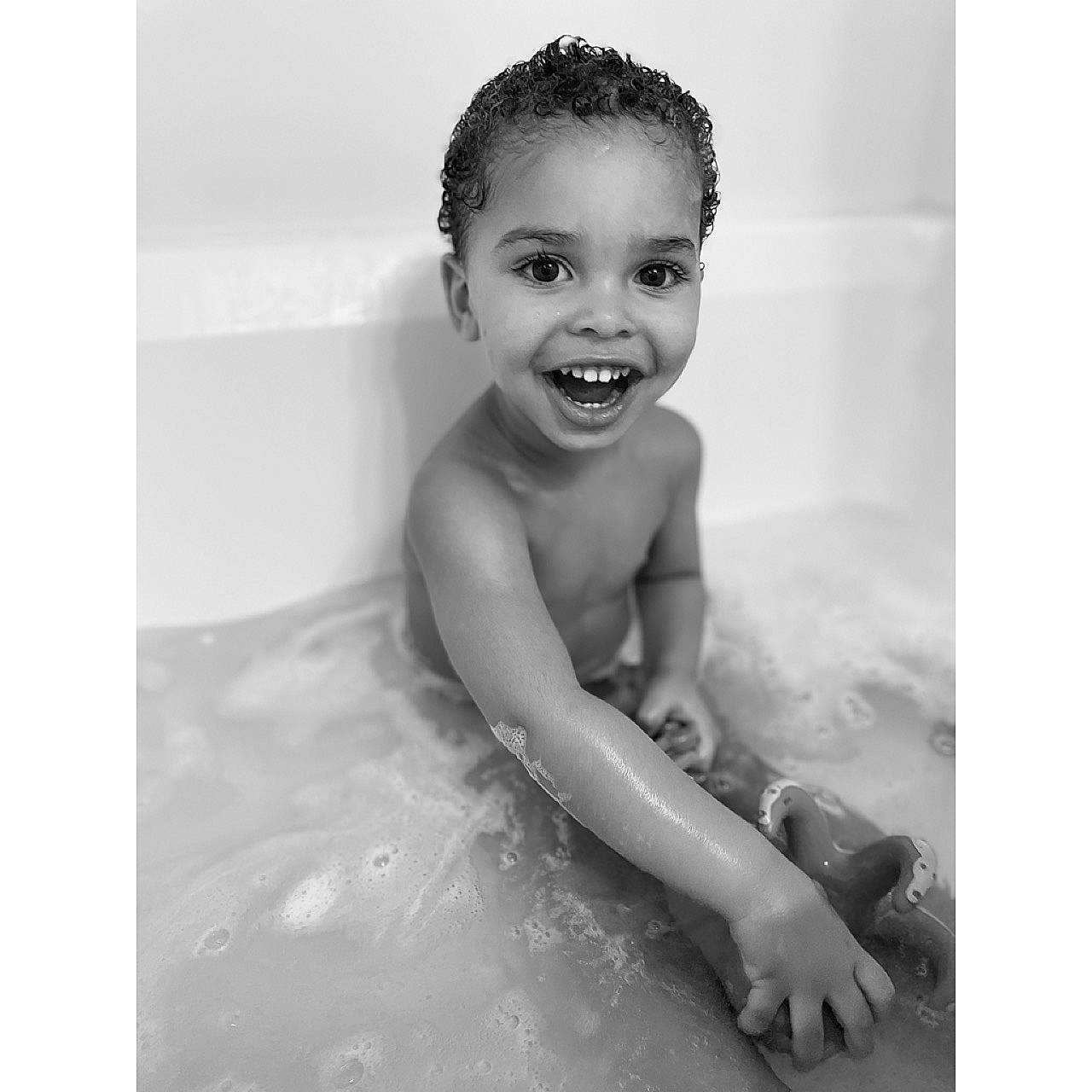 Jayvion is registered to the contest to win money with this photo: bathing, bathroom, bathtub, eye, eyelash, flash_photography, fluid, hair, happy, head, human_body, iris, jaw, joy, lip, mouth, neck, nose, person, smile