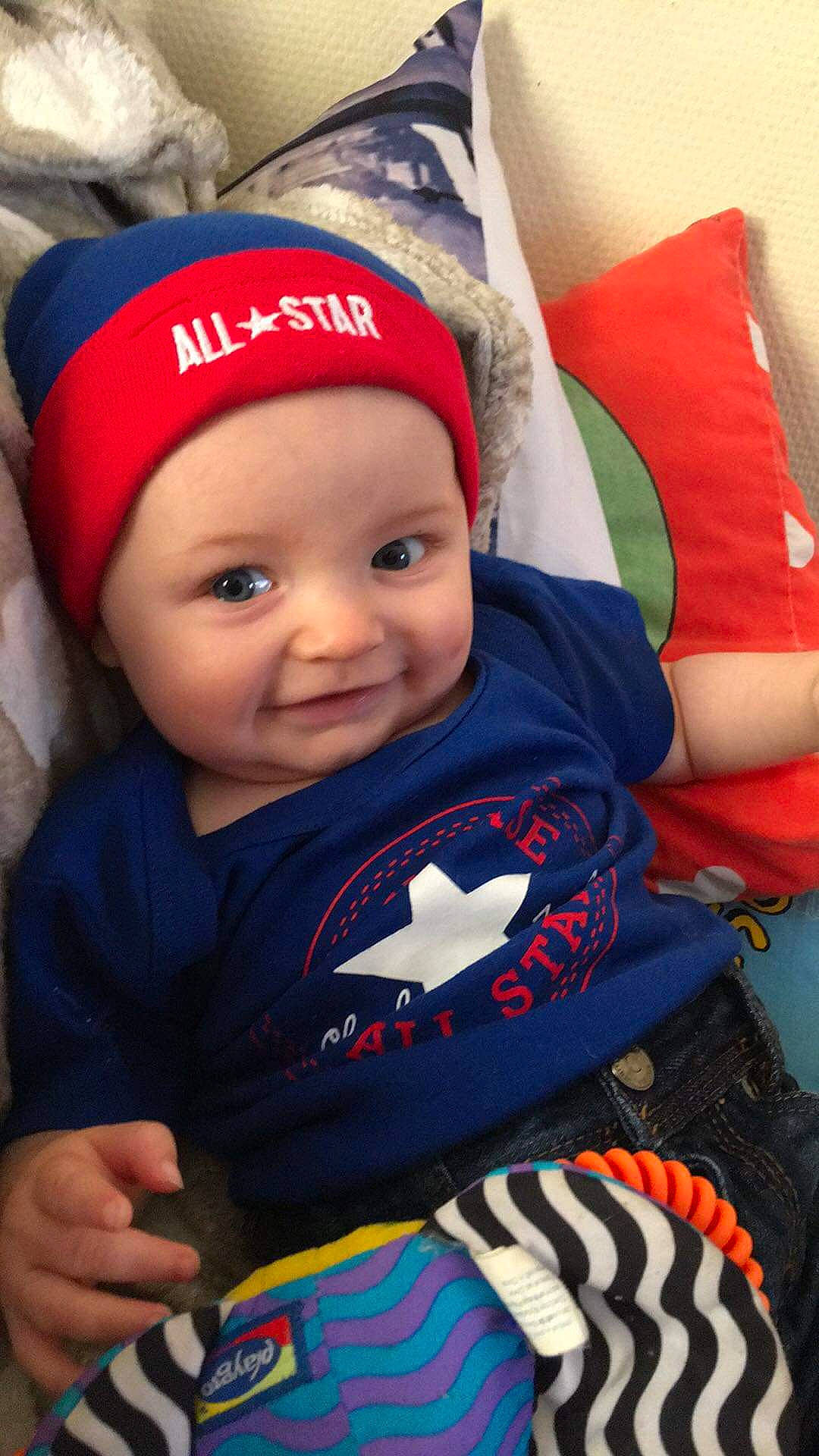Malcolm participe au concours pour gagner de l'argent avec cette photo : baby, beanie, cap, child, cool, headgear, headwear, person, product, toddler, world