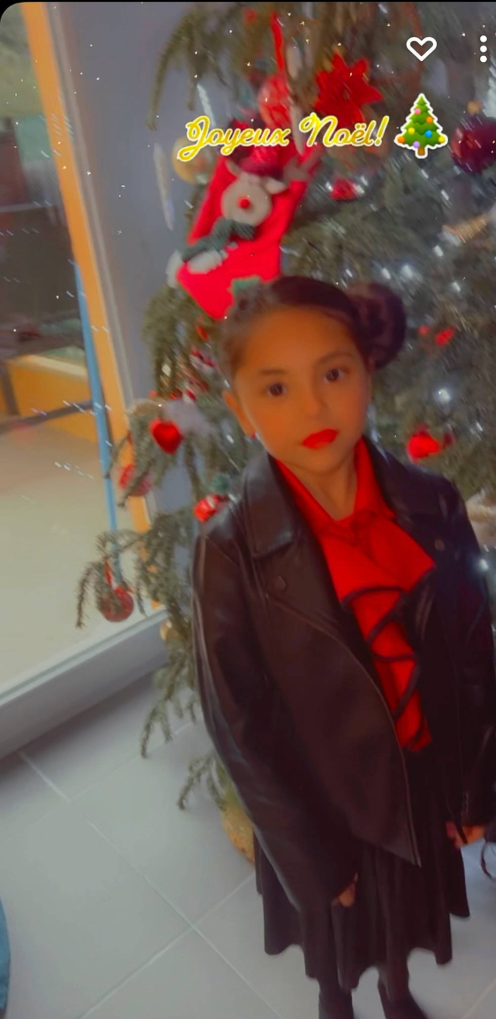 Ilyanna participe au concours pour gagner de l'argent avec cette photo : black_hair, blazer, event, fashion_accessory, fashion_design, formal_wear, fun, fur, jewellery, lip, logo, long_hair, pattern, person, photo_shoot, plant, portrait_photography, sleeve, tree, uniform