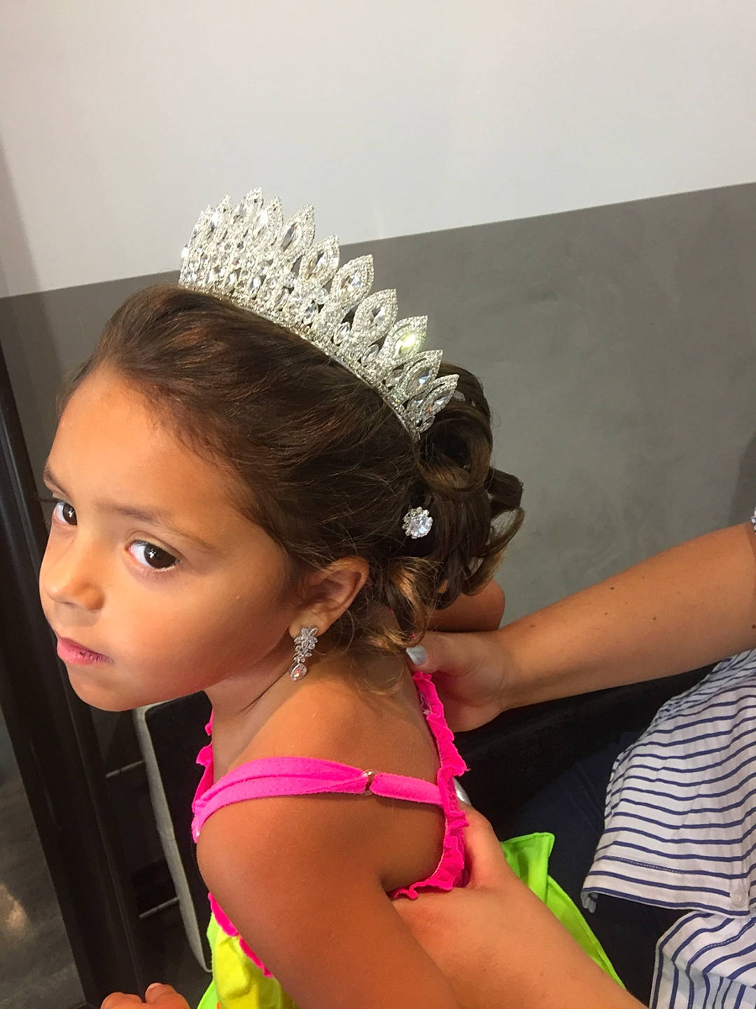 Ilyanna participe au concours pour gagner de l'argent avec cette photo : beauty, bridal_accessory, child, earrings, event, eyelash, fashion, fashion_accessory, fashion_design, fun, hair_accessory, hair_tie, headband, headgear, headpiece, jewellery, magenta, necklace, person, thigh