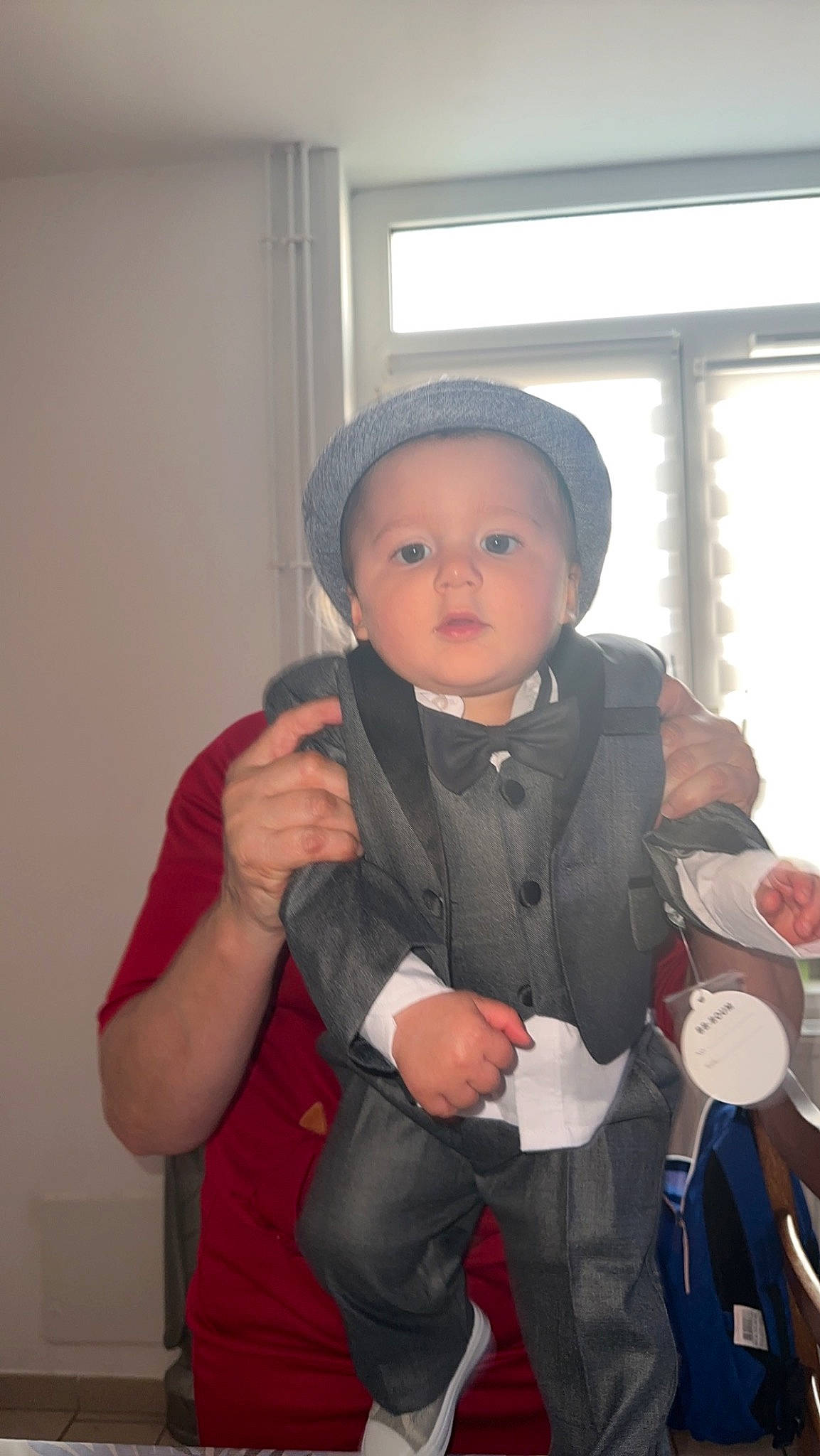 Lenny a rejoint le concours — aidez-le/la à gagner de superbes lots ! arm, baby, baby_products, baby_toddler_clothing, cap, chair, cheek, child, fun, gesture, hand, happy, hat, headwear, person, personal_protective_equipment, room, sitting, sleeve, thumb