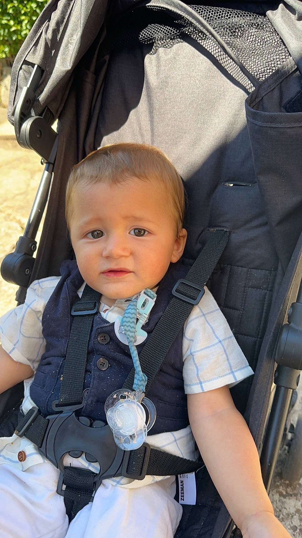 Lenny a rejoint le concours — aidez-le/la à gagner de superbes lots ! auto_part, baby, baby_carriage, baby_products, baby_safety, baby_toddler_clothing, bag, car_seat, child, comfort, electric_blue, happy, person, product, sitting, strap, toddler, white