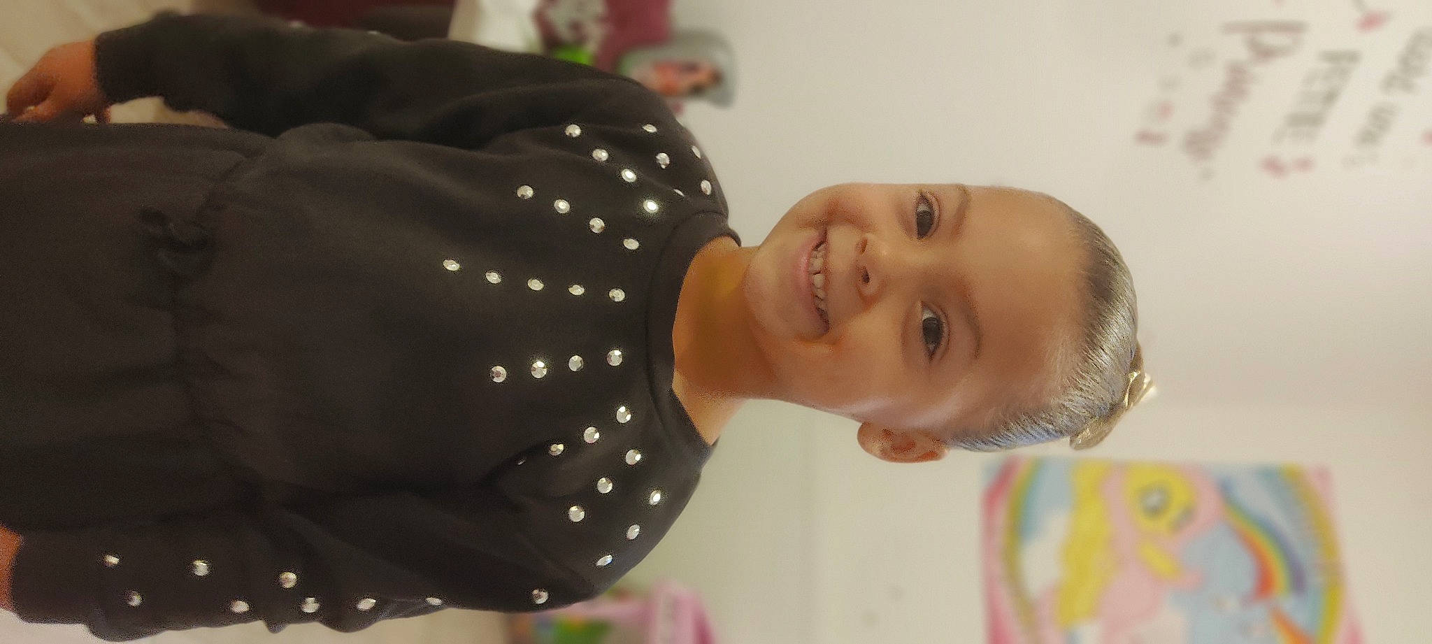 Synaïa a rejoint le concours — aidez-le/la à gagner de superbes lots ! arm, baby, baby_products, child, elbow, fun, happy, joy, laugh, lip, neck, nose, pattern, person, portrait_photography, room, skin, sleeve, smile, sunglasses