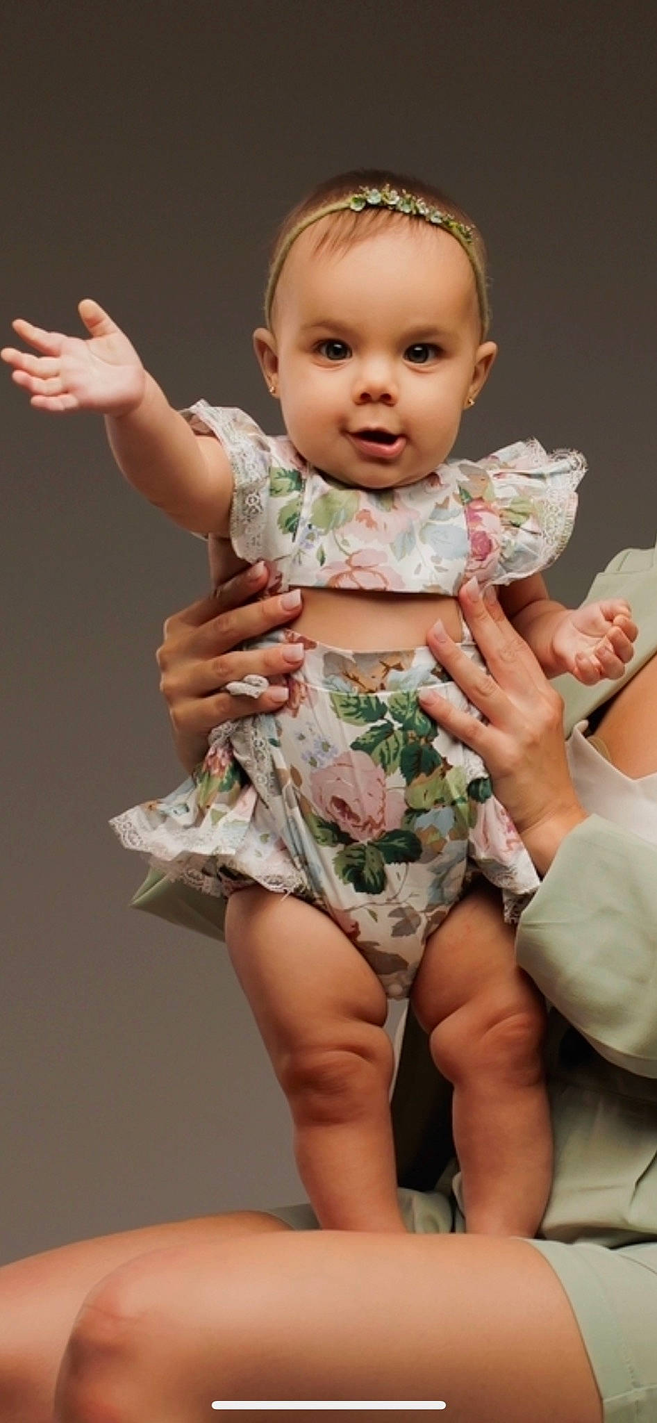 Alani is registered to the contest to win money with this photo: baby, baby_toddler_clothing, cheek, eye, flash_photography, gesture, happy, human_body, iris, neck, organ, person, photograph, pink, shoulder, skin, sleeve, stomach, thumb, toddler