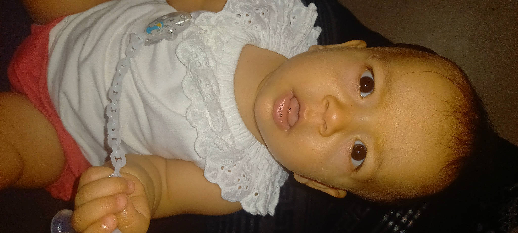 Inaya participe au concours pour gagner de l'argent avec cette photo : baby, baby_toddler_clothing, cheek, chin, ear, eye, eyebrow, eyelash, face, finger, forehead, gesture, hand, human_body, iris, lip, mouth, muscle, nose, person