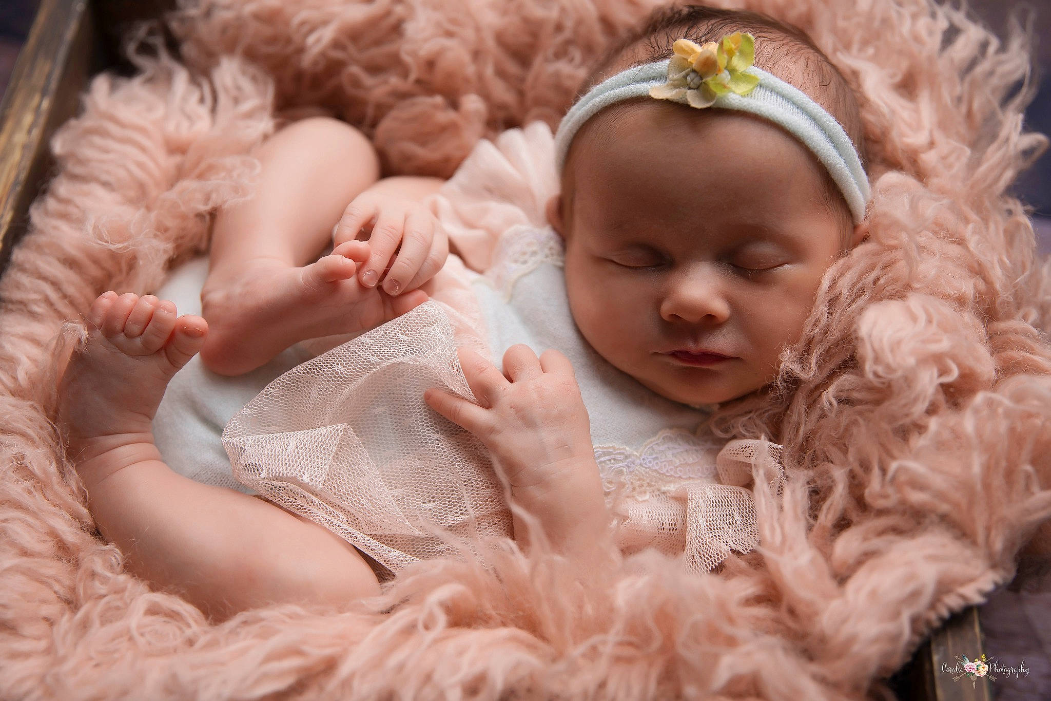 Eva a rejoint le concours — aidez-le/la à gagner de superbes lots ! baby, birth, cheek, child, eye, fur, hair_accessory, hand, headpiece, human, nose, person, photograph, photography, pink, portrait_photography, skin, sleep, toddler
