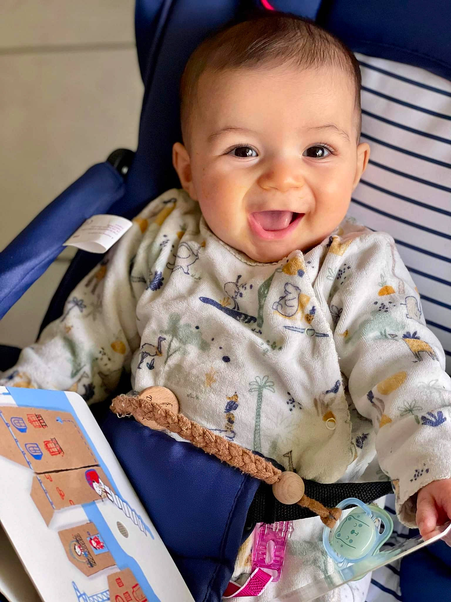 Enoha participe au concours pour gagner de l'argent avec cette photo : baby, baby_toddler_clothing, blue, cheek, child, eye, facial_expression, fun, hairstyle, happy, head, human, iris, nose, people, person, product, skin, sleeve, smile