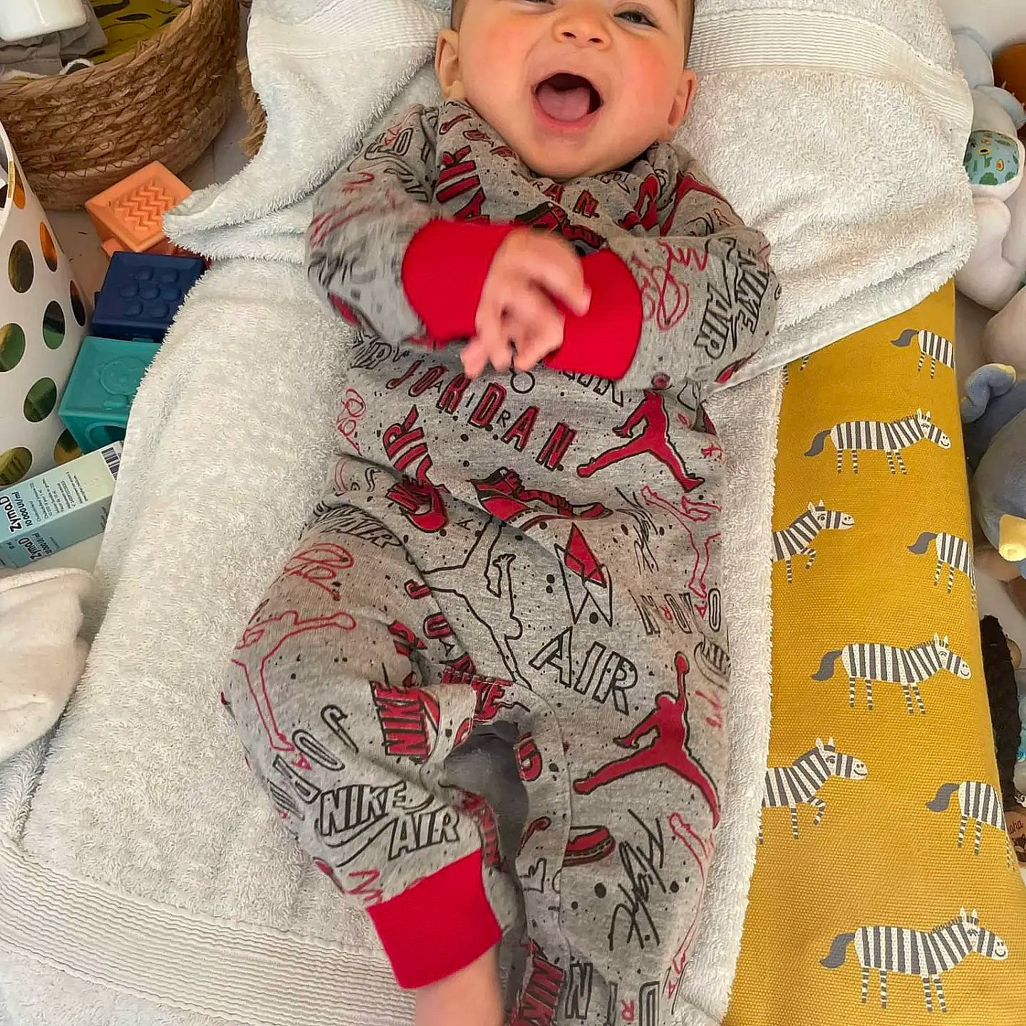 Enoha participe au concours pour gagner de l'argent avec cette photo : baby, baby_sleeping, baby_toddler_clothing, carmine, child, comfort, cool, fur, happy, head, headwear, human_leg, linens, pattern, person, sitting, sleeve, t_shirt, textile, thigh