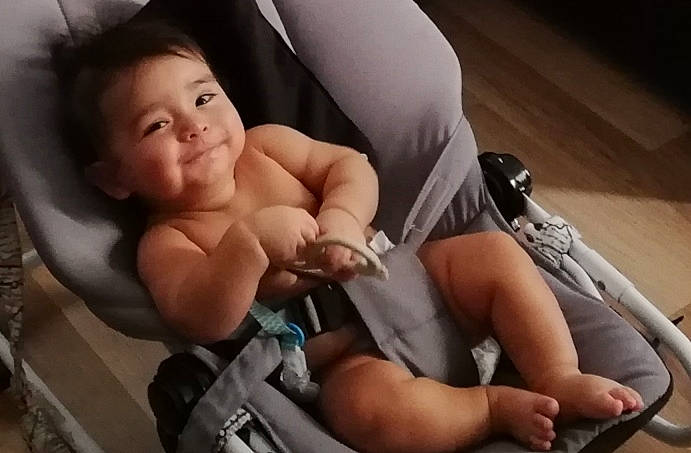 Tomás a rejoint le concours — aidez-le/la à gagner de superbes lots ! arm, baby, birth, cheek, child, flesh, hand, human, joy, leg, muscle, person, thumb, toddler