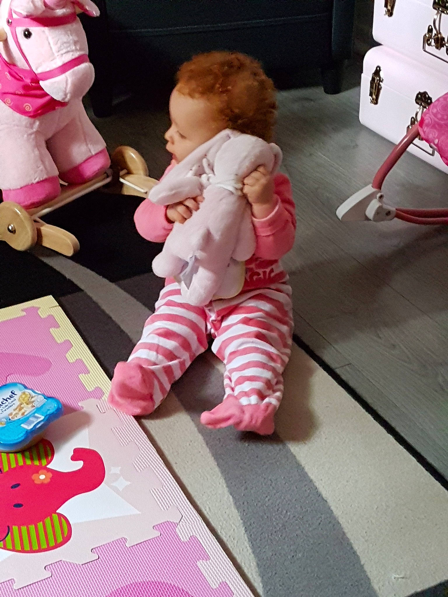 Perle participe au concours pour gagner de l'argent avec cette photo : child, floor, flooring, infant, leg, person, pink, play, product, skin, stuffed_toy, textile, toddler, toy