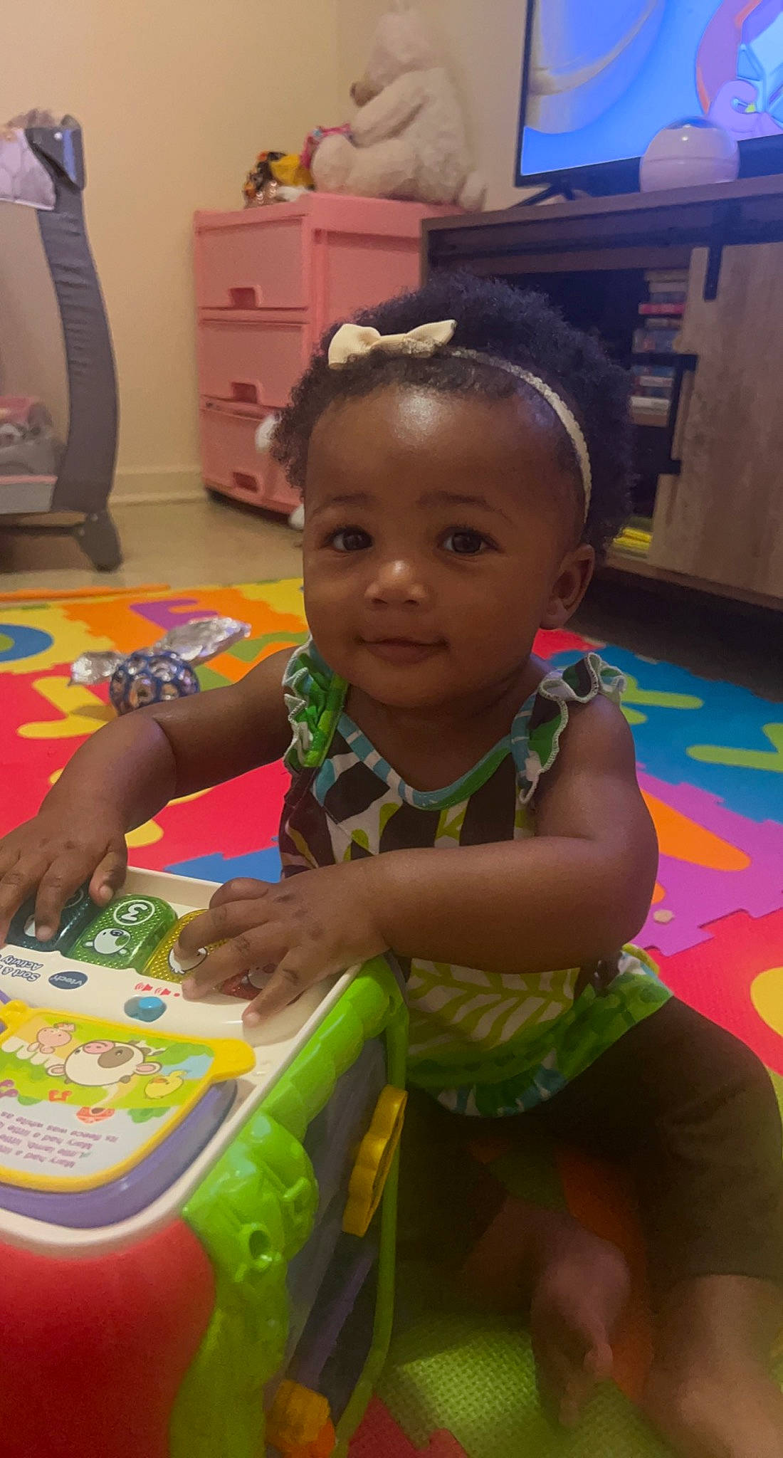 Tanayah is registered to the contest to win money with this photo: adaptation, audio_equipment, baby, box, chair, child, event, flooring, fun, happy, kindergarten, leisure, person, play, room, sharing, sitting, sweetness, television, toddler