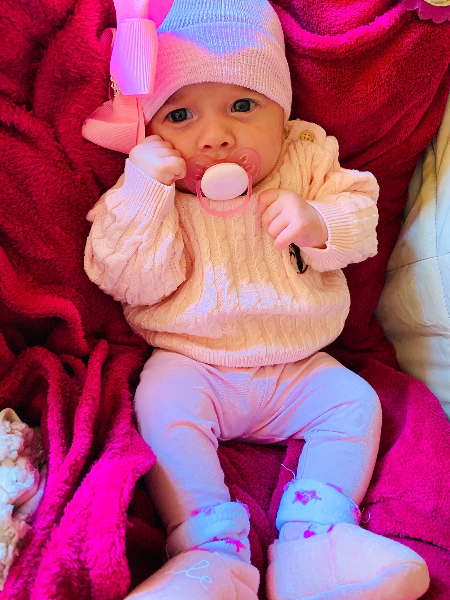 Rose a rejoint le concours — aidez-le/la à gagner de superbes lots ! baby, baby_toddler_clothing, cap, cheek, chin, eye, happy, head, headwear, human_body, leg, lip, magenta, mouth, nose, person, pink, purple, red, skin