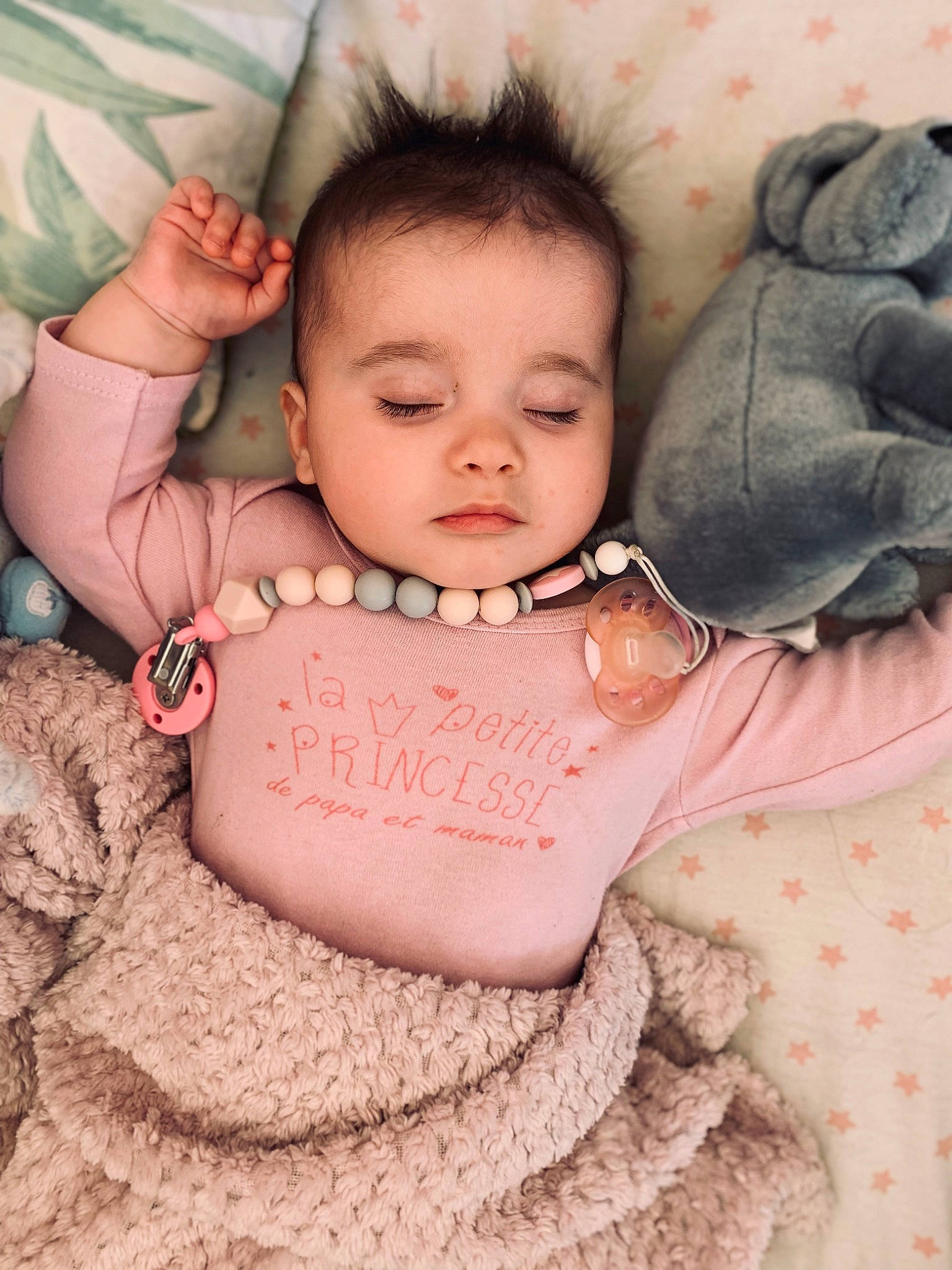 Rose participe au concours pour gagner de l'argent avec cette photo : baby_toddler_clothing, cheek, chin, comfort, eye, face, hand, happy, head, iris, lip, mammal, mouth, neck, nose, person, pink, skin, sleeve, textile