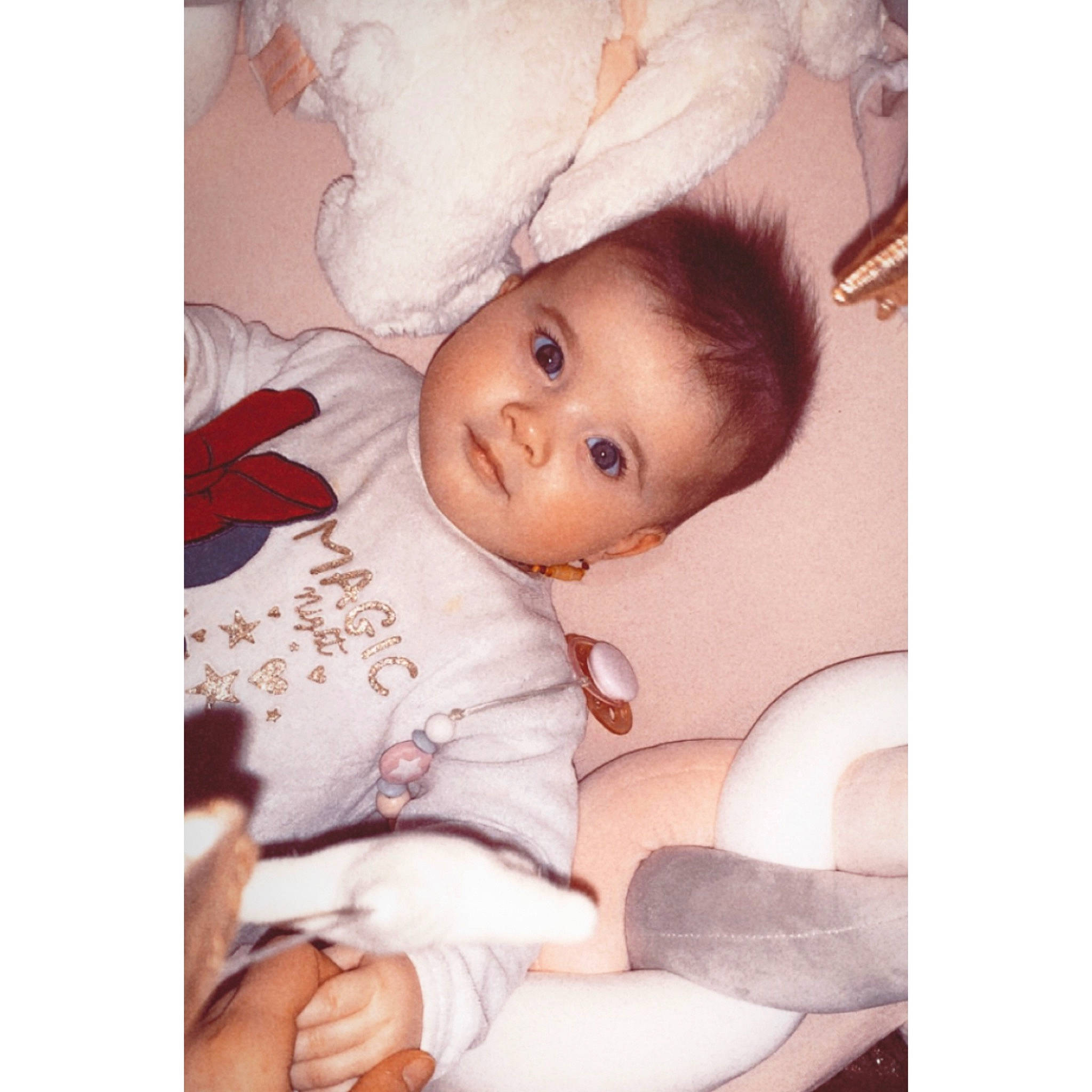 Rose participe au concours pour gagner de l'argent avec cette photo : arm, baby, baby_products, baby_sleeping, baby_toddler_clothing, car_seat, cheek, comfort, eyebrow, eyelash, fur, happy, iris, linens, lip, neck, nose, pattern, person, sleeve