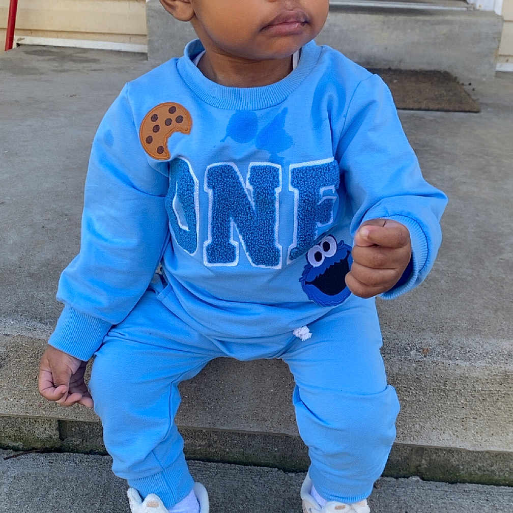 Honor joined the competition — help win amazing prizes! bodypart, boy, child, clothing, face, finger, footwear, hand, head, longsleeve, male, pants, person, photography, portrait, shoe, sitting, sleeve, sneaker, walking