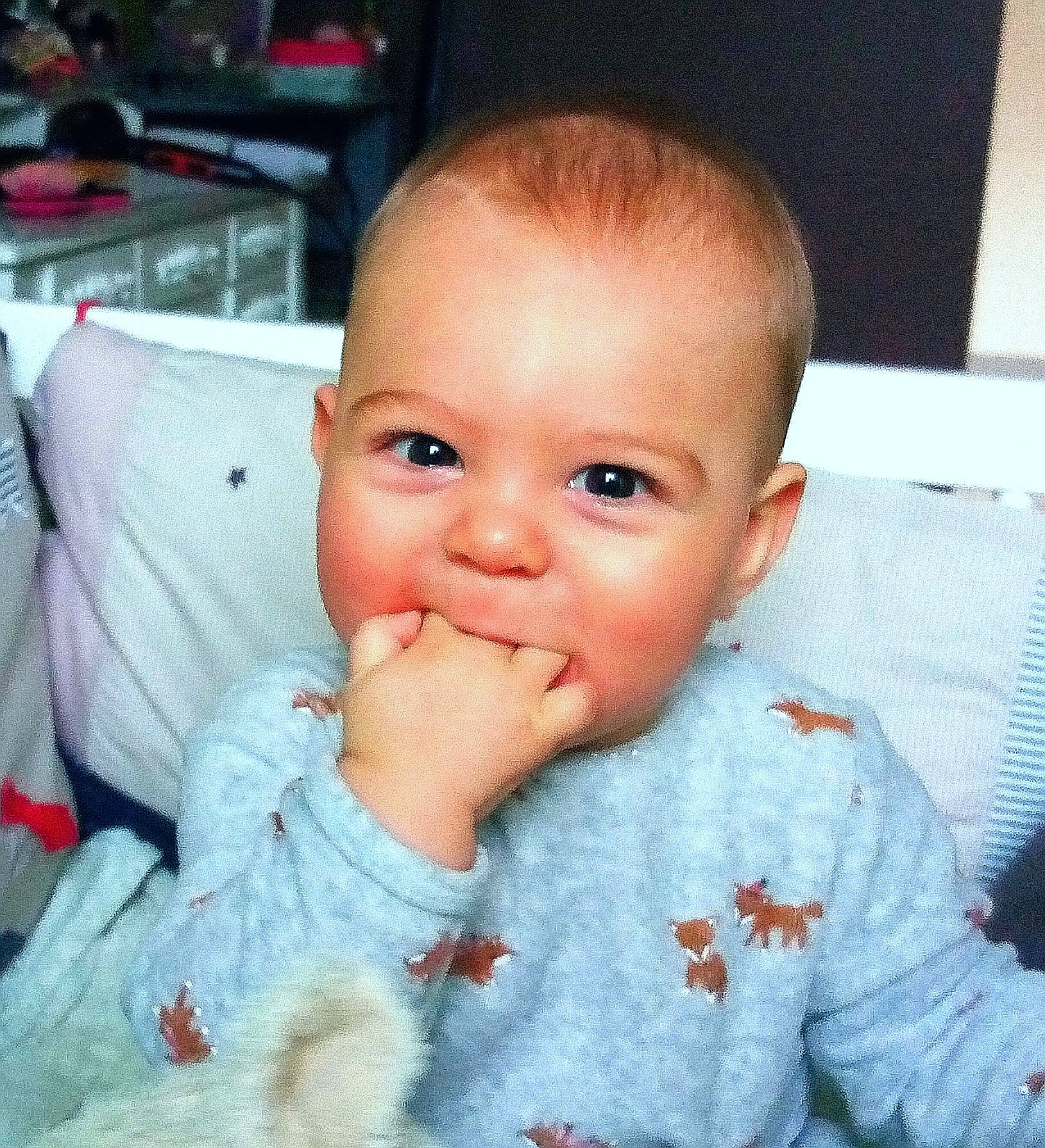 Luciano participe au concours pour gagner de l'argent avec cette photo : baby, baby_toddler_clothing, cheek, child, ear, eyelash, finger, gesture, happy, iris, lip, mammal, mouth, nail, nose, person, skin, sleeve, smile, thumb