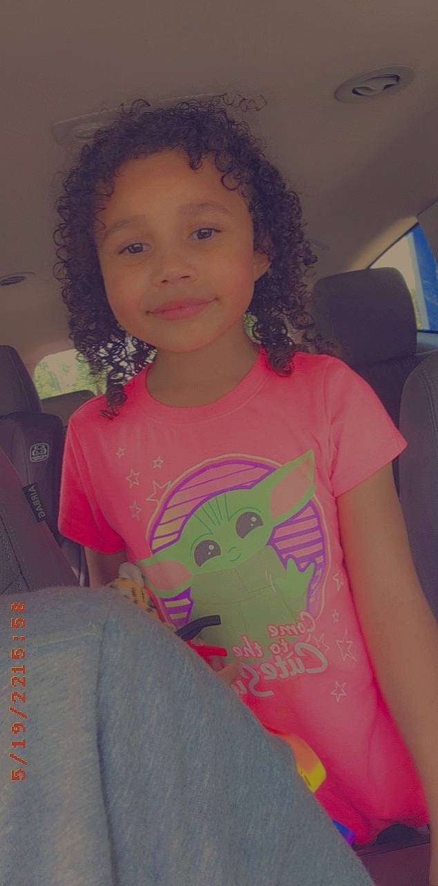 Aiyanna is registered to the contest to win money with this photo: arm, cheek, face, facial_expression, forehead, hairstyle, happy, head, human_body, joint, joy, lip, mouth, neck, nose, organ, person, pink, shoulder, skin