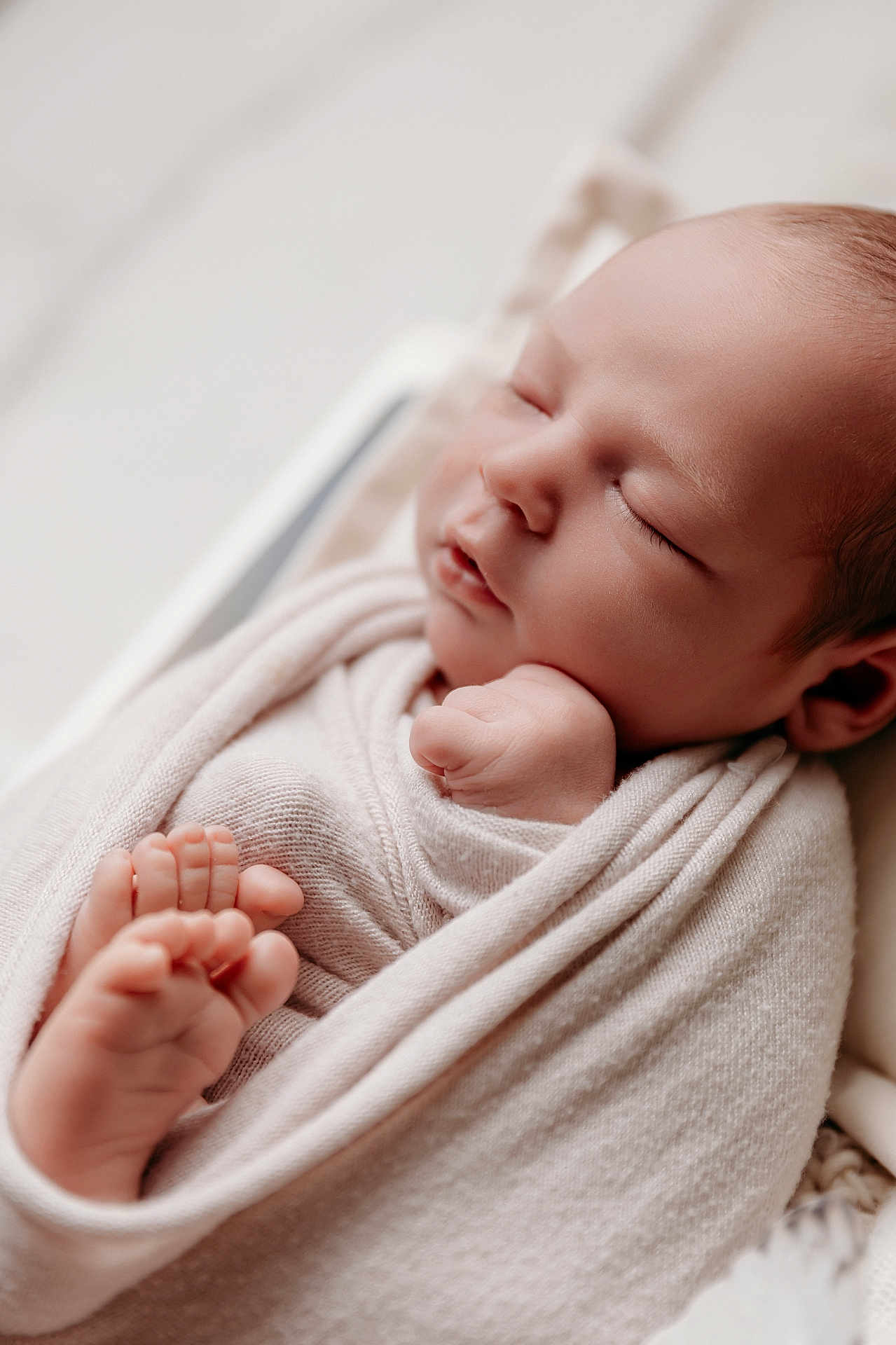 Lyo participe au concours pour gagner de l'argent avec cette photo : newborn, baby, sleeping, wrapped, blanket, soft, feet, fist, peaceful, closeup, portrait, infant, cute, skin, cozy, resting, child, indoors, warm, calm