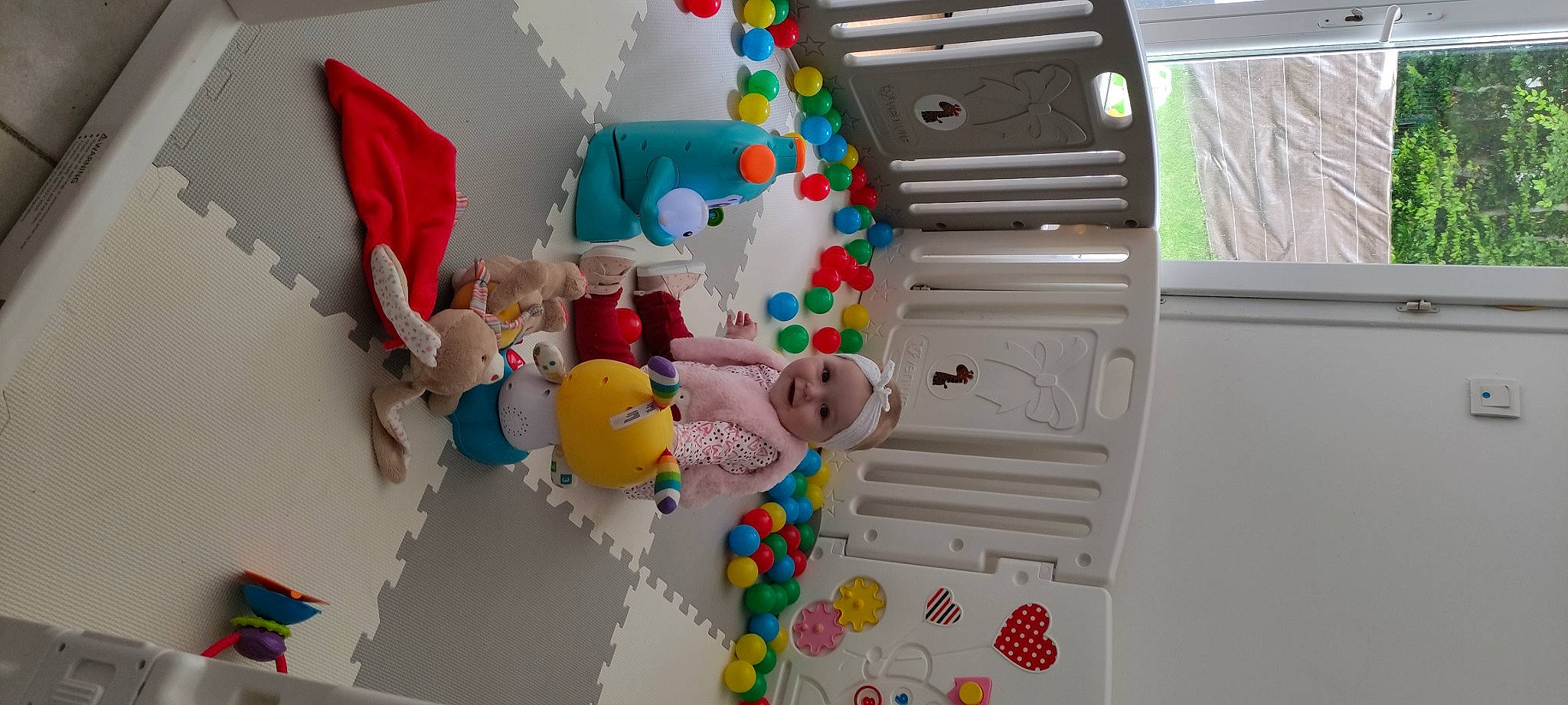 Athénays participe au concours pour gagner de l'argent avec cette photo : baby_products, baby_toys, child, construction_paper, event, fun, headwear, house, interior_design, joy, office_supplies, paper, paper_product, party, party_supply, person, plastic, play, room, stuffed_toy