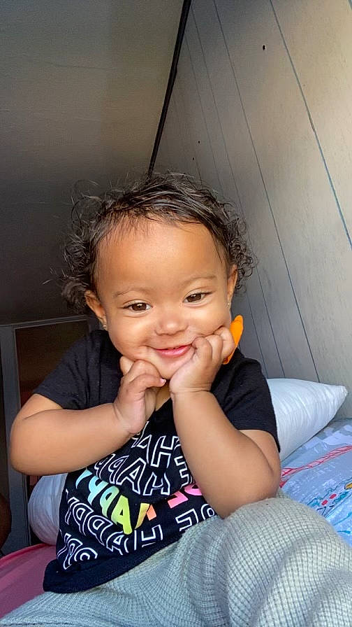 Kahlani is registered to the contest to win money with this photo: arm, cheek, chin, eye, face, finger, flash_photography, gesture, hand, happy, head, iris, joy, lip, mouth, neck, nose, person, shoulder, skin