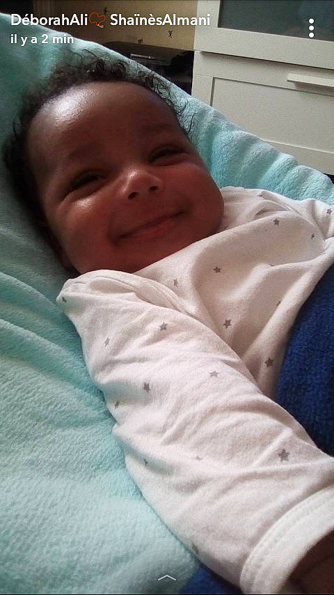 Almani participe au concours pour gagner de l'argent avec cette photo : arm, bed, bedtime, cheek, child, childbirth, day, ear, eye, finger, infant, joy, nap, nose, person, product, skin, sleep, toddler