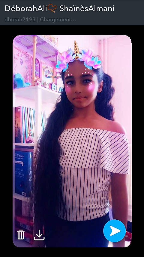 Shaïnès a rejoint le concours — aidez-le/la à gagner de superbes lots ! girl, hair_accessory, hair_coloring, hairstyle, headwear, long_hair, person, photo_caption, product, purple, shoulder