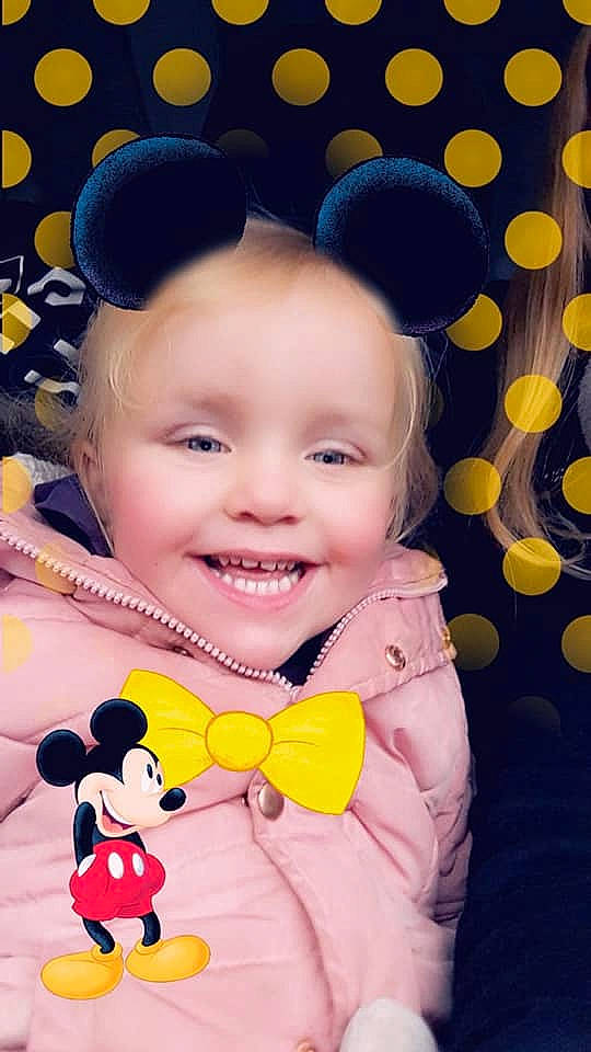 Maelyne participe au concours pour gagner de l'argent avec cette photo : beauty, boy, cheek, child, eye, facial_expression, fun, girl, hair_accessory, happiness, head, infant, iris, joy, laughter, nose, person, product, skin, smile