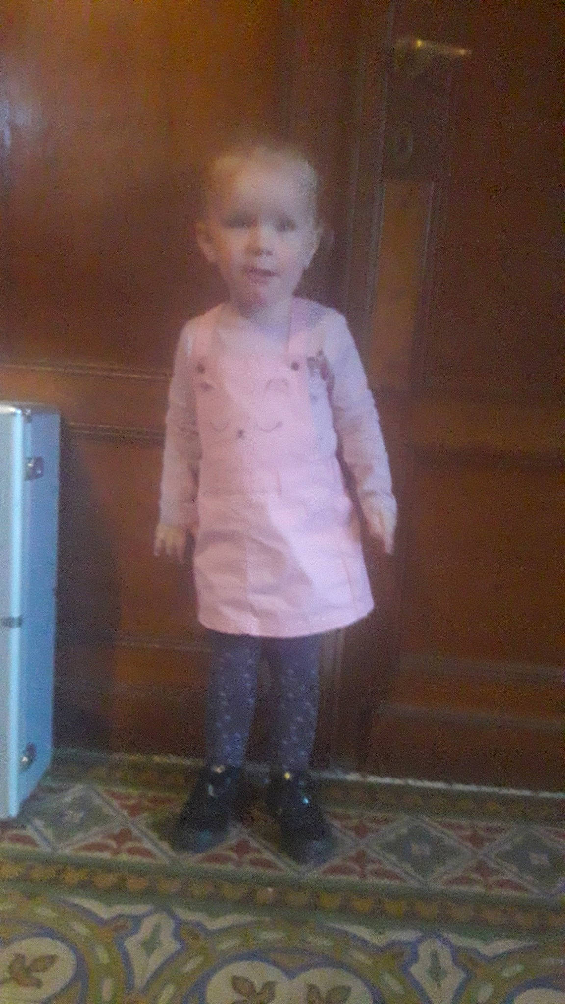 Maelyne a rejoint le concours — aidez-le/la à gagner de superbes lots ! boy, child, day, floor, fun, girl, hair, head, human, human_hair_color, leg, outerwear, person, photograph, shoulder, skin, snapshot, standing, textile, toddler