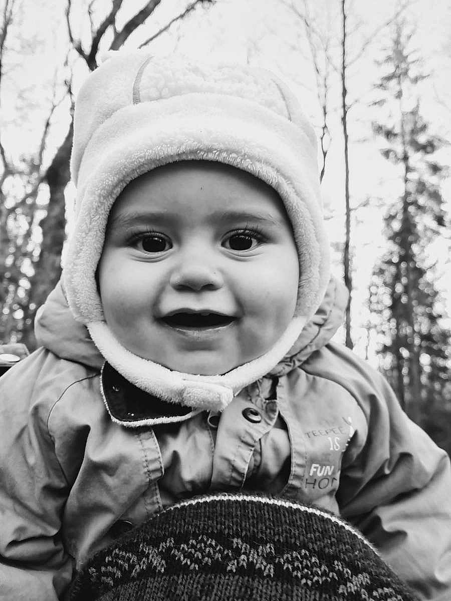 Marwan a rejoint le concours — aidez-le/la à gagner de superbes lots ! black_and_white, bonnet, cheek, child, close_up, eye, face, facial_expression, head, headgear, headwear, joy, knit_cap, monochrome, monochrome_photography, people, person, photograph, photography, portrait_photography