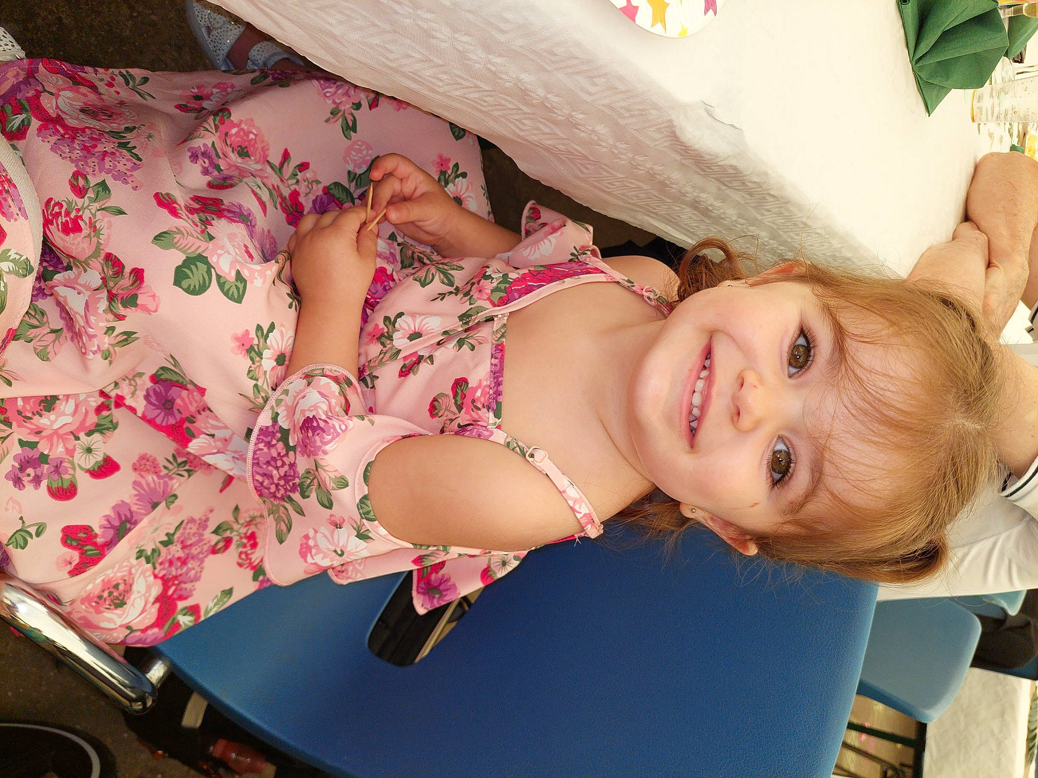 Elisea a rejoint le concours — aidez-le/la à gagner de superbes lots ! abdomen, baby_toddler_clothing, chest, child, eyelash, finger, happy, human_body, human_leg, joy, leisure, lip, mouth, pattern, person, pink, sitting, skin, smile, thigh