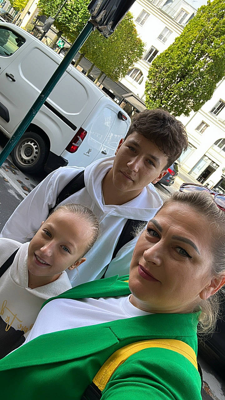 Istrati Alex a rejoint le concours — aidez-le/la à gagner de superbes lots ! car, child, event, eye, fun, hairstyle, happy, interaction, joy, leisure, motor_vehicle, people, person, photograph, product, smile, snapshot, t_shirt, tire, vehicle