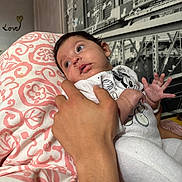 Dynna participe au concours pour gagner de l'argent avec cette photo : architecture, baby, bed, blanket, bodypart, building, couch, face, finger, furniture, hand, happy, head, hospital, newborn, person, photography, portrait, skin, tattoo