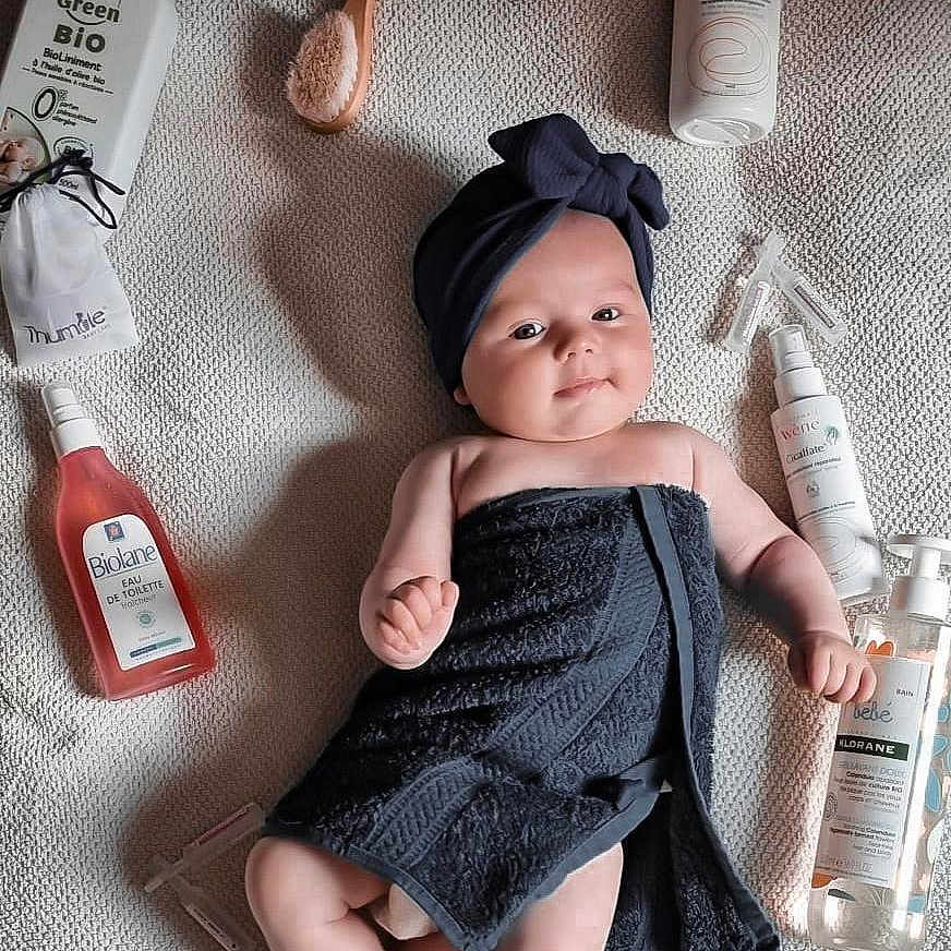 Galadriele a rejoint le concours — aidez-le/la à gagner de superbes lots ! baby, baby_toddler_clothing, child, comfort, craft, doll, dress, eyelash, fashion_accessory, linens, pattern, pink, sitting, skin, sleeve, sun_hat, textile, toddler, vintage_clothing, wool