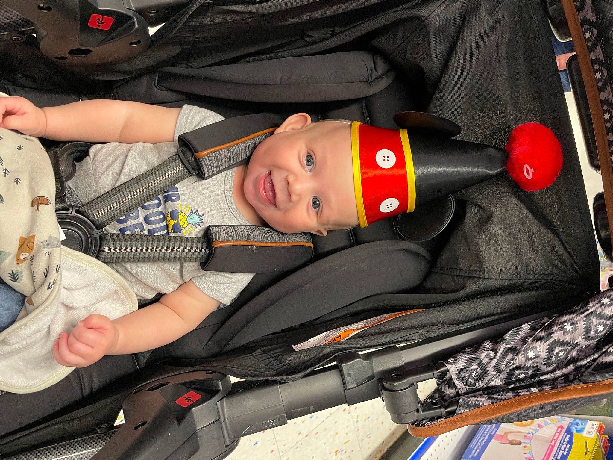 Quinton is registered to the contest to win money with this photo: auto_part, automotive_design, baby, baby_carriage, baby_products, bag, car, car_seat, car_seat_cover, child, comfort, family_car, lap, luxury_vehicle, motor_vehicle, person, seat_belt, smile, toddler, vehicle_door