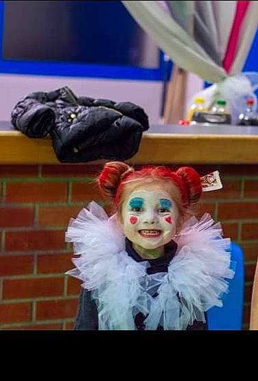 Cataleya participe au concours pour gagner de l'argent avec cette photo : baby, blue, child, costume, electric_blue, event, fashion_accessory, fictional_character, fun, fur, happy, joy, person, portrait_photography, room, sitting, smile, snapshot, toddler