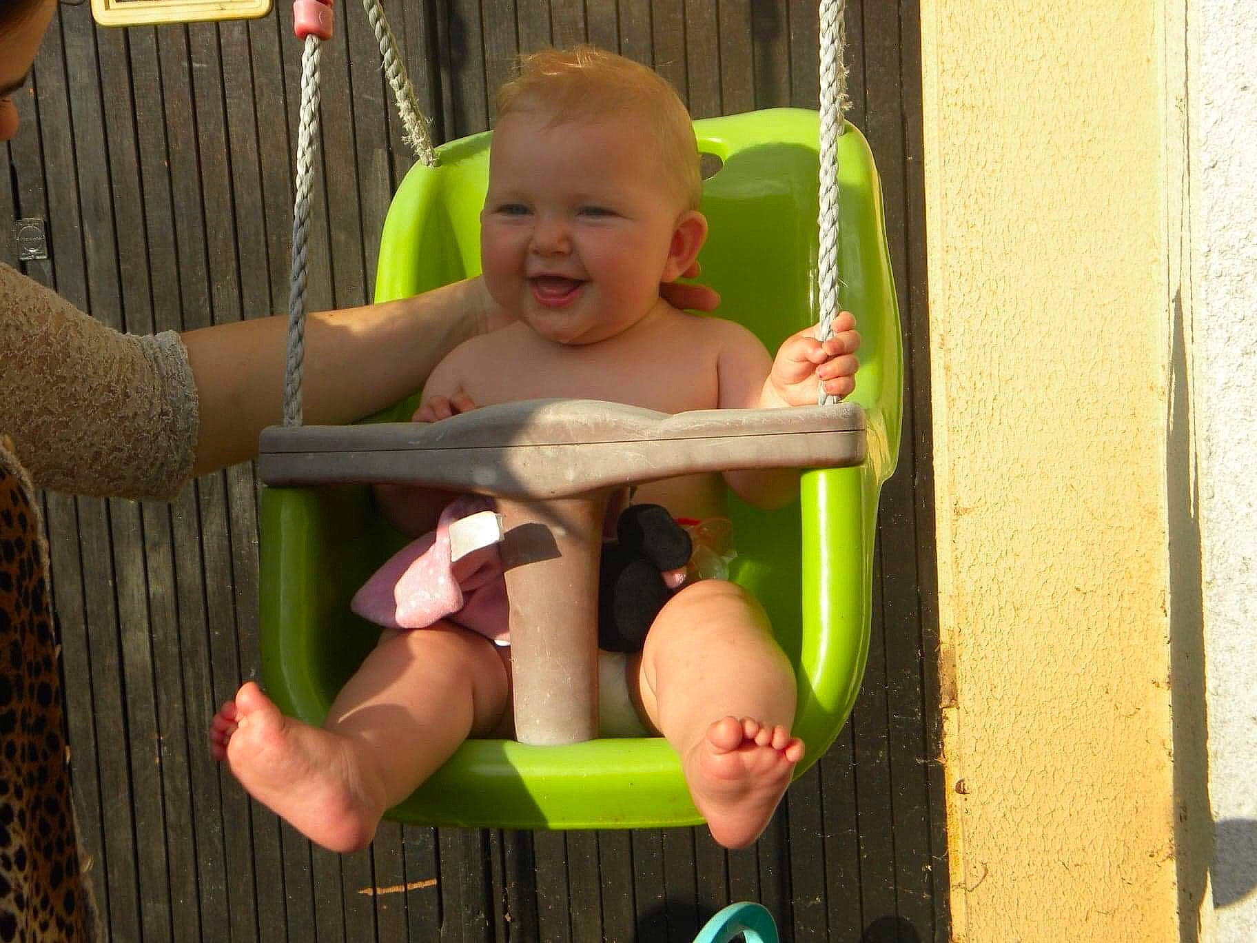 Mallaury participe au concours pour gagner de l'argent avec cette photo : baby, child, joy, person, play, product, toddler