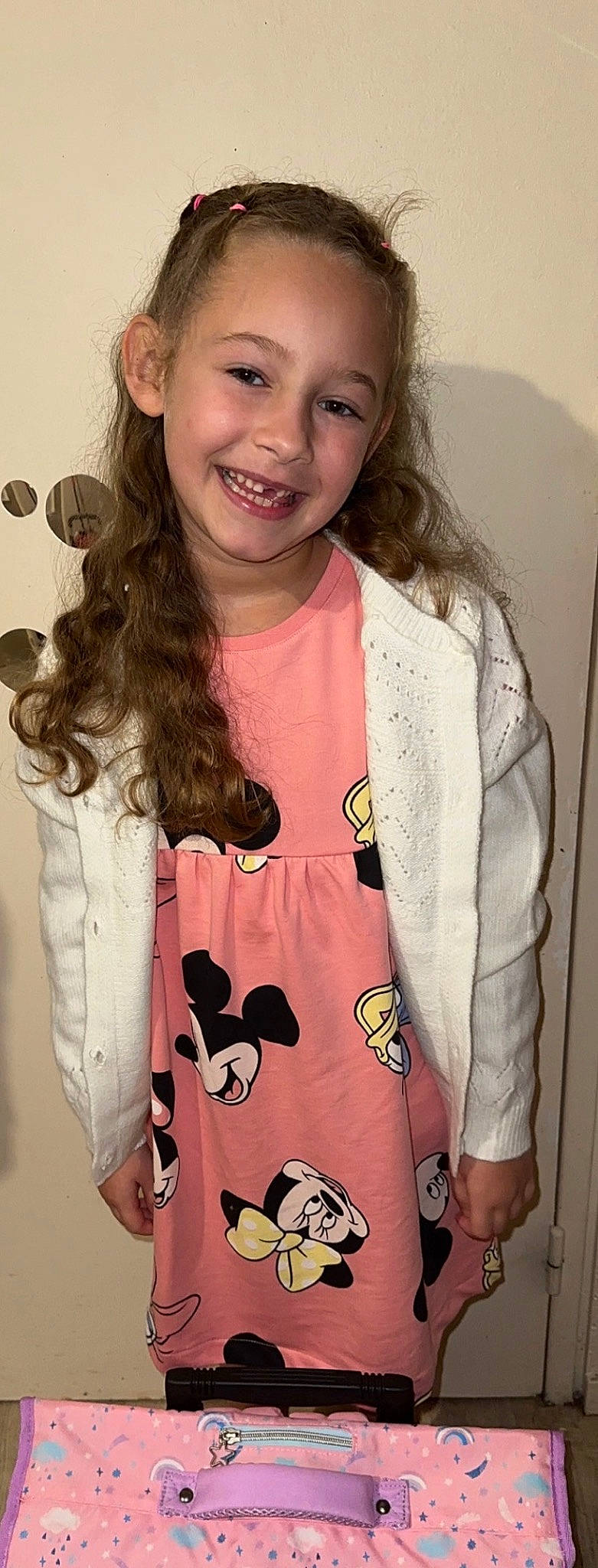 Maïssa a rejoint le concours — aidez-le/la à gagner de superbes lots ! baby_toddler_clothing, cheek, chin, collar, cool, eyebrow, eyelash, fashion_design, hair, happy, joy, lip, long_hair, neck, pattern, person, pink, skin, sleeve, smile