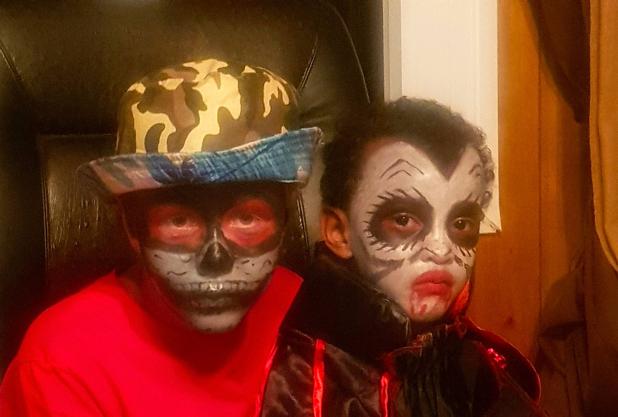 Brondon participe au concours pour gagner de l'argent avec cette photo : art, fictional_character, fun, head, headgear, mask, masque, person, theatrical_property