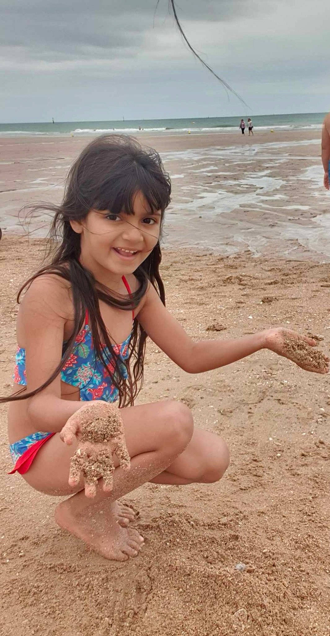 Anella a rejoint le concours — aidez-le/la à gagner de superbes lots ! beach, brassiere, finger, foot, fun, happy, human_leg, joy, leg, people_in_nature, people_on_beach, person, sand, sky, smile, soil, summer, swimsuit_top, swimwear, thigh