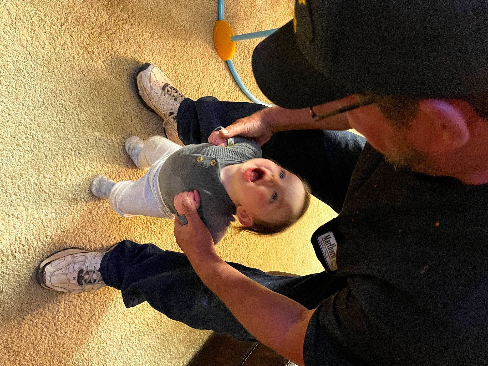 Nico is registered to the contest to win money with this photo: cap, elbow, flooring, foot, footwear, gesture, hand, happy, hat, human_leg, knee, leg, nail, outdoor_shoe, person, shoe, sneakers, sun_hat, t_shirt, walking_shoe