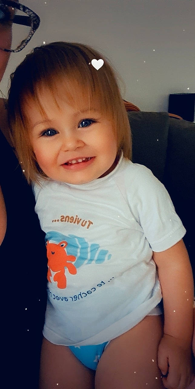 Maïwenn a rejoint le concours — aidez-le/la à gagner de superbes lots ! baby_toddler_clothing, cheek, chin, cool, eye, eyebrow, eyelash, hair, happy, head, iris, joy, lip, mouth, neck, nose, person, skin, sleeve, smile