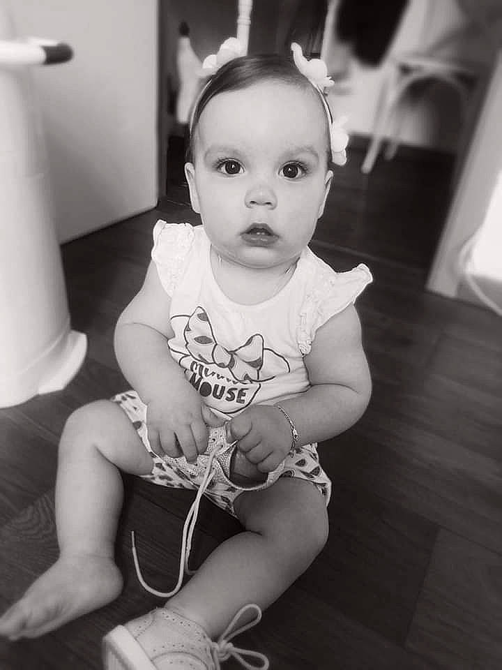 Chrystal a rejoint le concours — aidez-le/la à gagner de superbes lots ! baby, beauty, black, black_and_white, cheek, child, eye, face, facial_expression, hairstyle, head, monochrome, monochrome_photography, people, person, photograph, skin, snapshot, standing, toddler