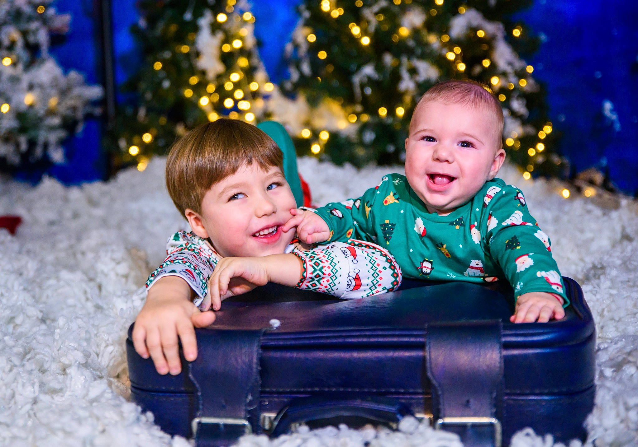 Ayan a rejoint le concours — aidez-le/la à gagner de superbes lots ! baby_toddler_clothing, child, eye, facial_expression, flash_photography, fun, happy, head, human, human_body, joy, leisure, light, organ, people_in_nature, person, photograph, playing_with_kids, smile, standing