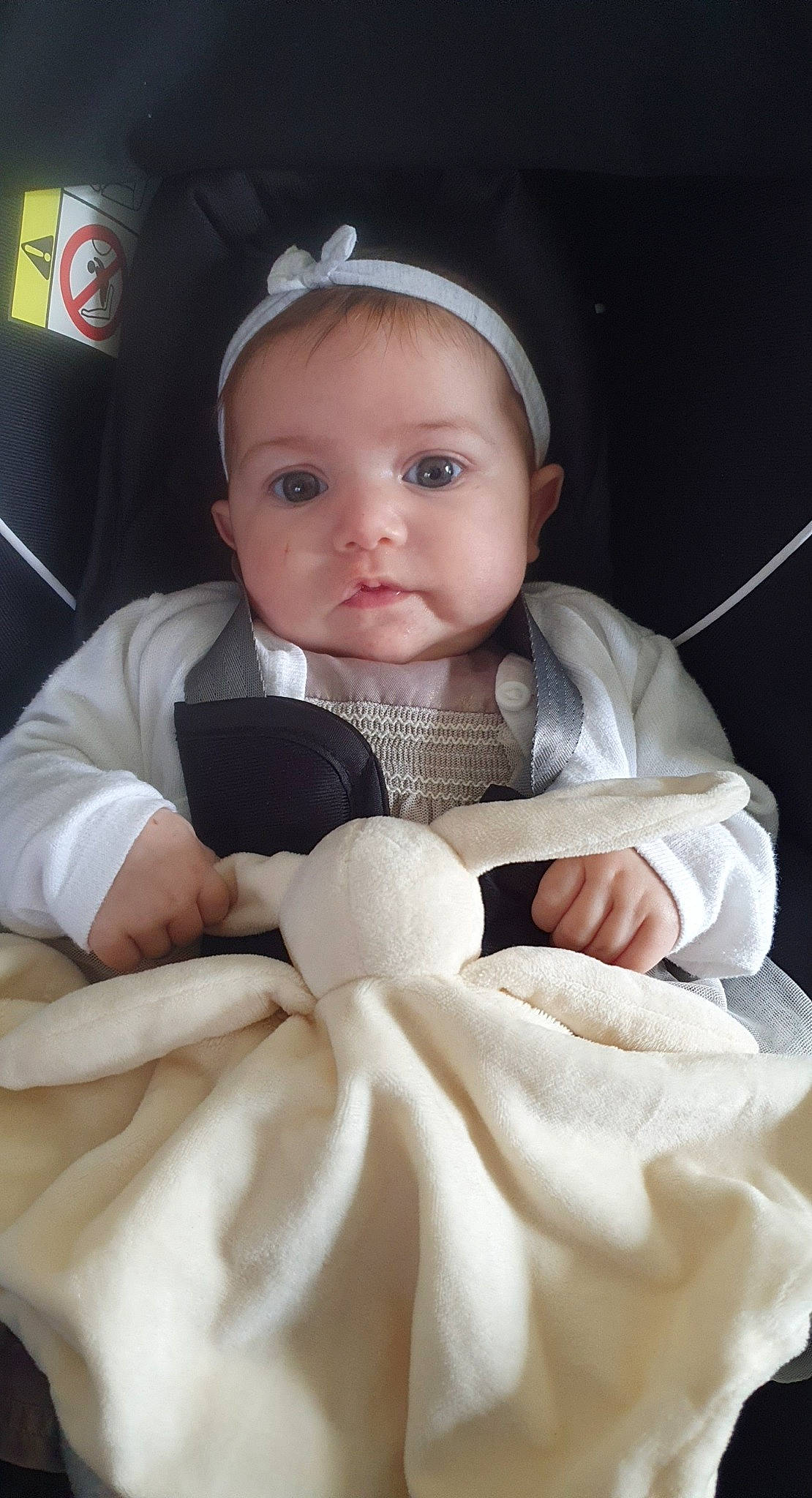 Anna a rejoint le concours — aidez-le/la à gagner de superbes lots ! baby, baby_in_car_seat, baby_toddler_clothing, cheek, comfort, eye, eyebrow, eyelash, face, finger, gesture, head, headgear, iris, lip, mouth, person, product, skin, sleeve